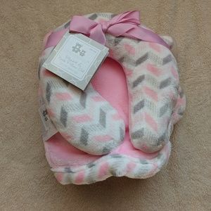 ❌SOLD❌Blanket and Neck Pillow Set